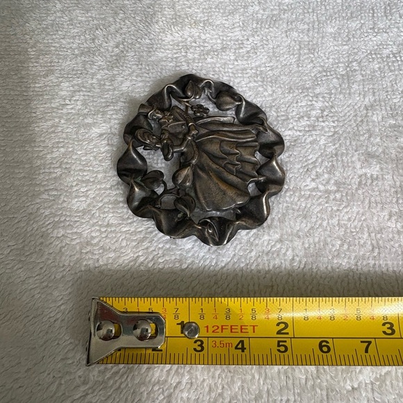 Victorian Couple Brooch - Ribbon Frame Design - Vintage - Picture 6 of 7